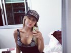 Sem sono, ex-BBB Renatinha presenteia fãs com foto sexy