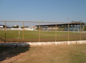 Estádio Aglair Tonelli de Nogueira, em Cacoal, Rondônia em estado de abandono (Foto: Paula Casagrande/GLOBOESPORTE.COM)