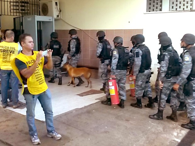 A PM foi autorizada a entrar no presídio por causa da greve da Polícia Civil (Foto: Divulgação/Secom) A PM foi autorizada a entrar no presídio por causa da greve da Polícia Civil (Foto: Divulgação/Secom)