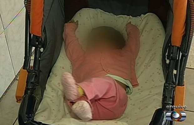 Bebê está em abrigo de Niquelândia, em Goiás (Foto: Reprodução/ TV Anhanguera)