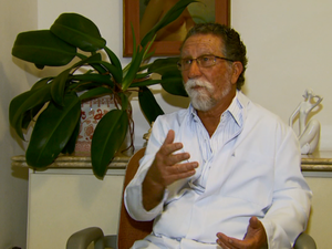 Cirurgião plástico diz que mutirão visa agilizar operações pelo SUS e devolver autoestima às mulheres. (Foto: Reprodução EPTV/Erlei Peixoto) Cirurgião plástico diz que mutirão visa agilizar operações pelo SUS e devolver autoestima às mulheres. (Foto: Reprodução EPTV/Erlei Peixoto)