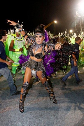 Aline Oliveira, rainha de bateria da Mocidade Alegre, SP (Foto: Paduardo/AgNews)