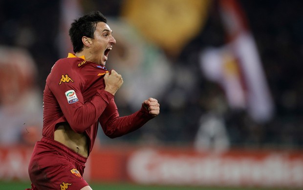 Nicolas Burdisso gol Roma (Foto: AP)
