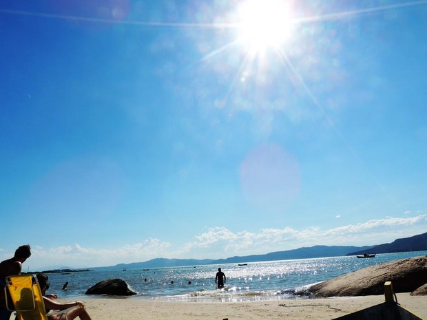 Praia do Forte é um dos destinos de turistas que visitam Florianópolis (Foto: Géssica Valentini/G1)