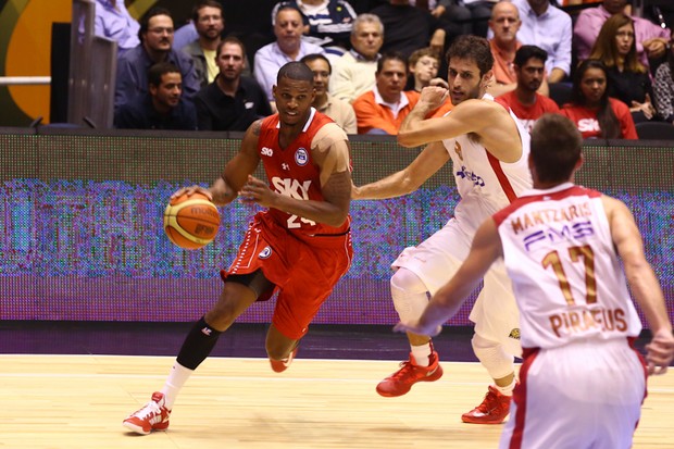 Shamell é o destaque do Pinheiros na Copa Intercontinental (Foto: Luiz Pires/ Fotojump)