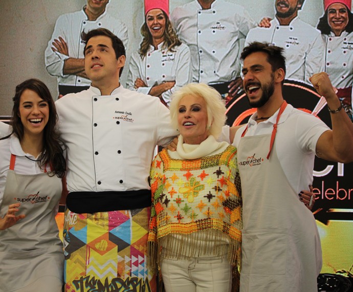 Ana Maria com os empanelados do &#39;Super Chef&#39; (Foto: Carolina Morgado/Gshow)