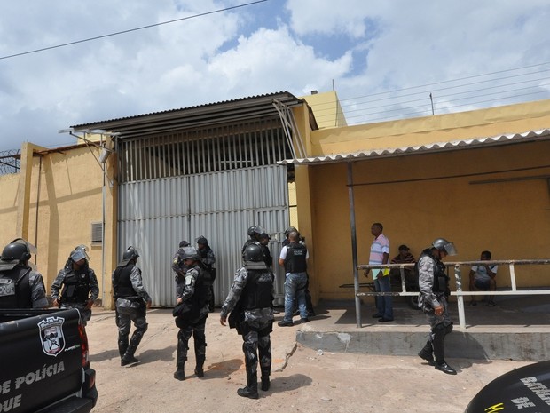 Policiais militares em frente ao Complexo Penitenciário de Pedrinhas (Foto: Divulgação/Ascom)