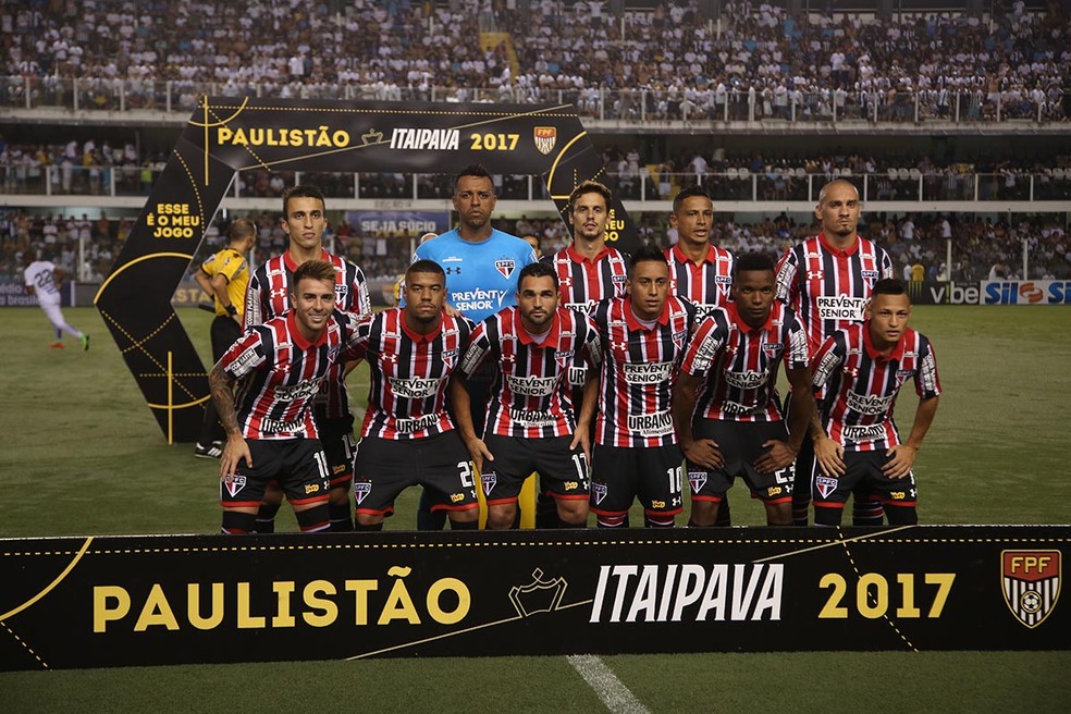 Time titular que venceu o Santos em fevereiro sofreu muitas modificações (Foto: Rubens Chiri/saopaulofc.net)