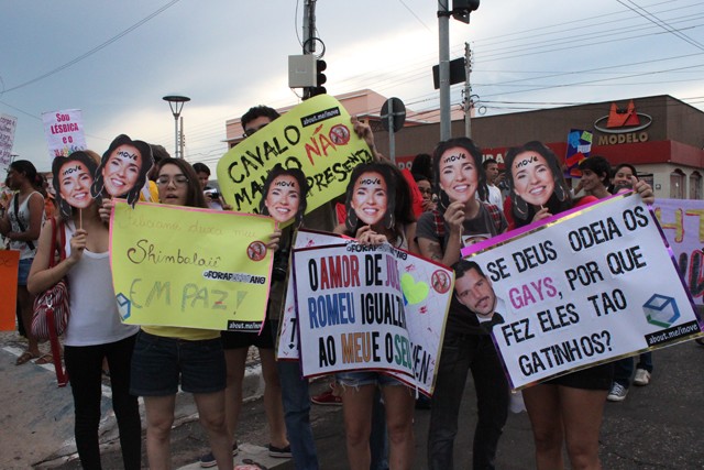 Daniela Mercury inspira estudantes durante protesto em Teresina (Foto: Yara Pinho/G1)