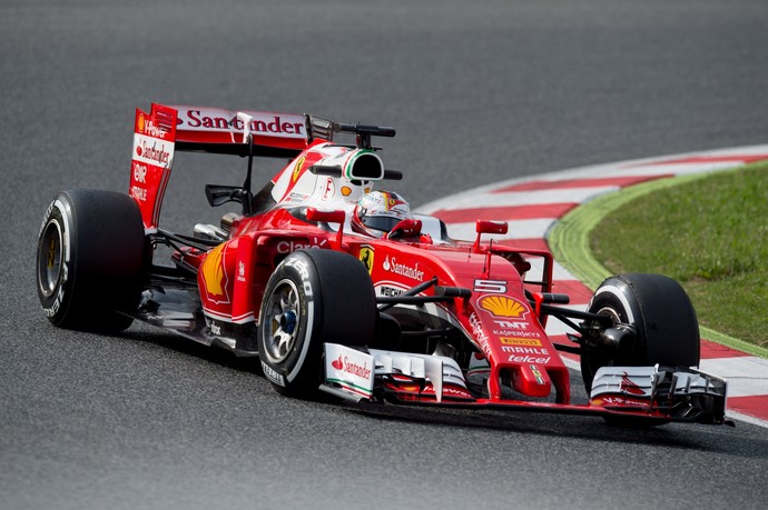Sebastian Vettel lidera dia de testes da Fórmula 1 na Espanha (Foto: Getty Images)