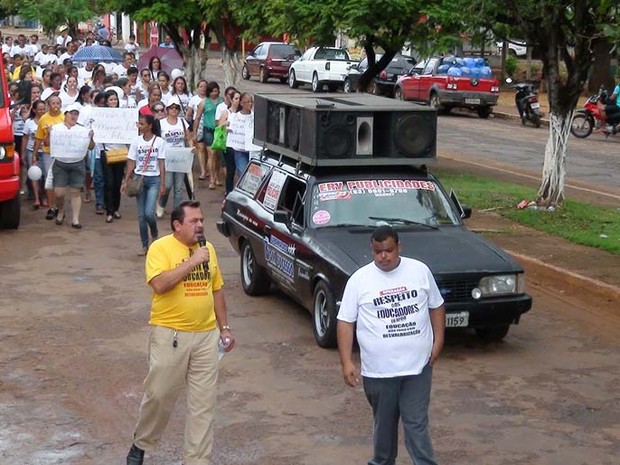 Passeata toma as ruas de Tocantinópolis, norte do estado, em apoio a greve da educação estadual (Foto: RoberlanCokim/Tocnotícias)