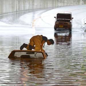 Fortes chuvas matam 1 e deixam 2 desaparecidos no Japão (Kyodo/AP))