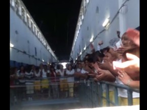 Vídeo mostra presas fazendo festa na Penitenciária Feminina de Sant'Anna (Foto: Reprodução/YouTube)