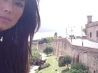 Daniele Suzuki posta foto em castelo na Espanha