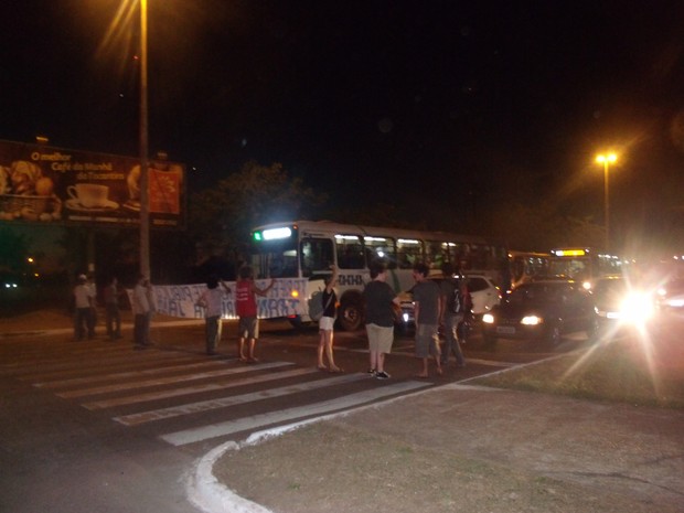 Movimento Ocupa Palmas quer a abertura das contas do transporte público em Palmas (Foto: Fernanda Tavares)