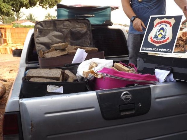 Drogas apreendidas em malas que circulavam nas rodovias federais (Foto: Divulgação/SSP-TO)
