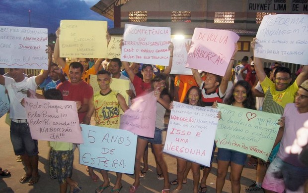 População pede entrega do estádio Naborzão, em Tarauacá (Foto: Raimundo Accioly/Arquivo Pessoal)