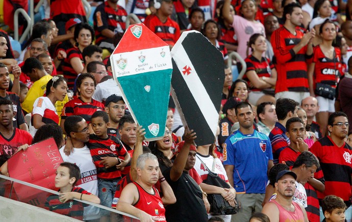 torcida gozação Flamengo contra Cruzeiro brincadeiras (Foto: Márcio Alves / Agência O Globo)