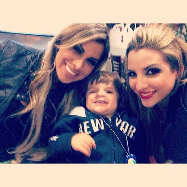 Ex-BBB Vanessa com Clara e o filho, Max (Foto: Instagram/ Reprodução)