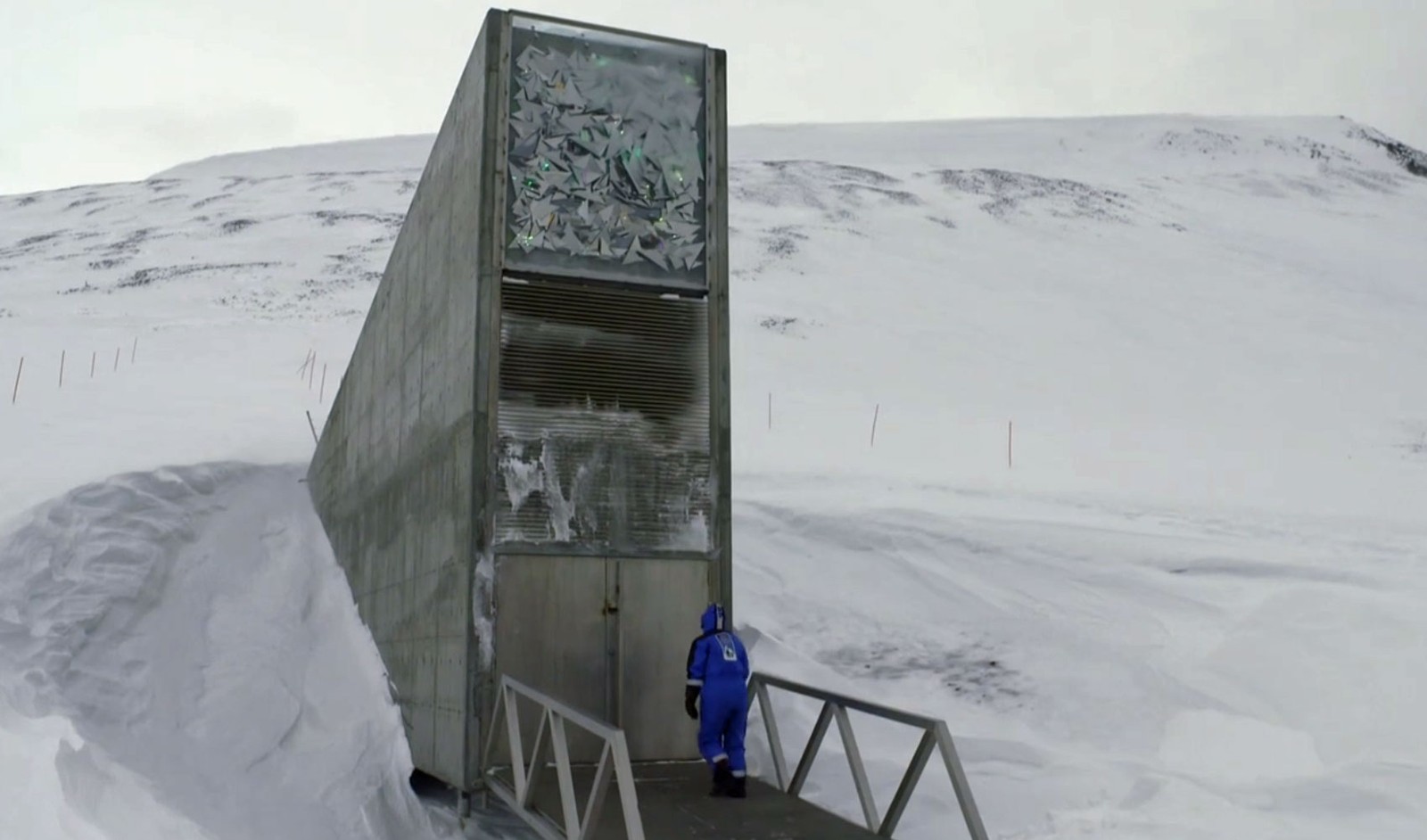 Entrada do banco de Sementes de Svalbard (Foto: Reprodução/TV Globo)