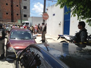 Homem é assassinado no bairro Funcinários em João Pessoa (Foto: Walter Paparazzo/G1)