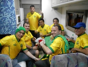 Amigos se divertem em motorhome "Torcida na Estrada" (Foto: Divulgação) Amigos se divertem em motorhome "Torcida na Estrada" (Foto: Divulgação)