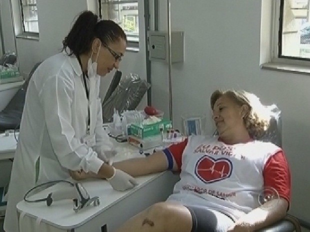 Local deixou à disposição várias guloseimas para os voluntários (Foto: Reprodução TV Tem) Local deixou à disposição várias guloseimas para os voluntários (Foto: Reprodução TV Tem)