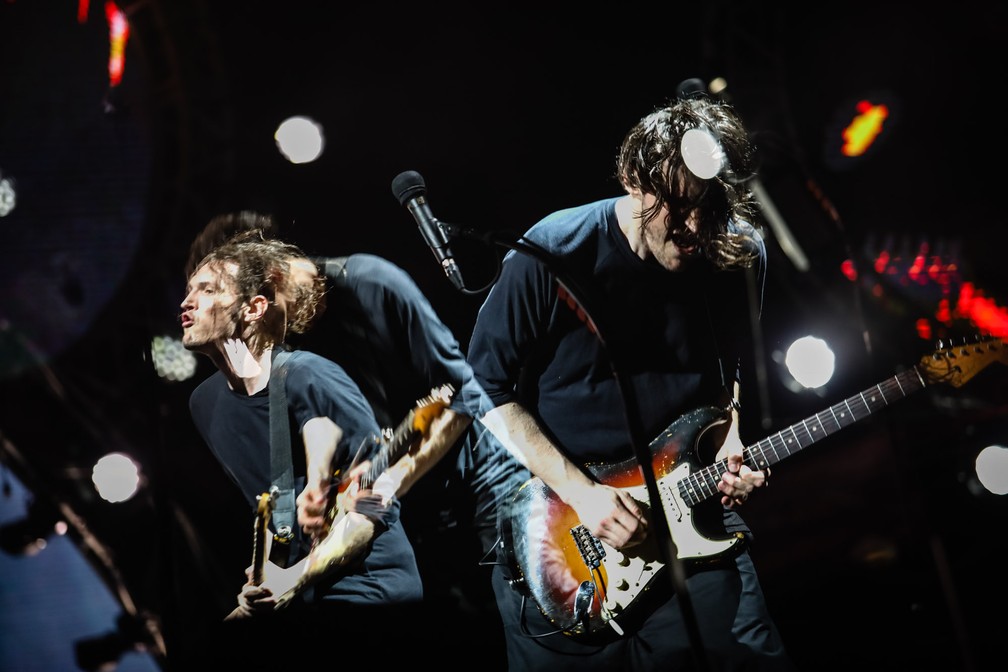 Red Hot Chili Peppers Faz Show No Autom Tico Cover De Jorge Ben Jor Para Fechar Dia De