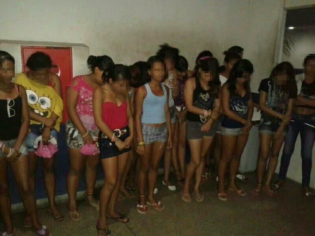 Adolescentes foram apreendidos na noite desta sexta (Foto: Divulgação/Polícia Militar) Adolescentes foram apreendidos na noite desta sexta (Foto: Divulgação/Polícia Militar)