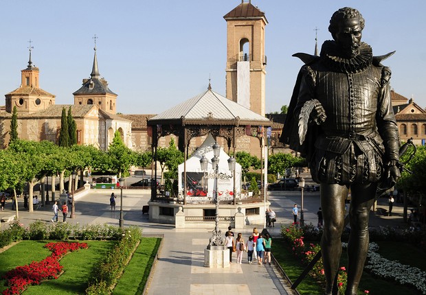 Praça principal da cidade de Alcalá de Henares dedicada ao gênio das letras, Miguel de Cervantes Saavedra, que morreu em 22 de abril de 1616 (Foto: Ayto/Alcalá Henares)
