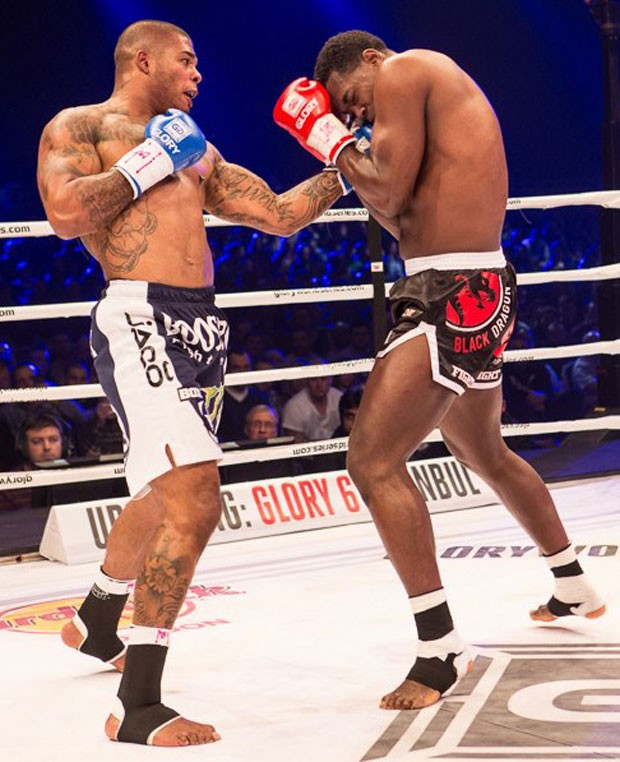 Tyrone Spong x Remy Bonjaski no Glory 5 London (Foto: Reprodução/Facebook)