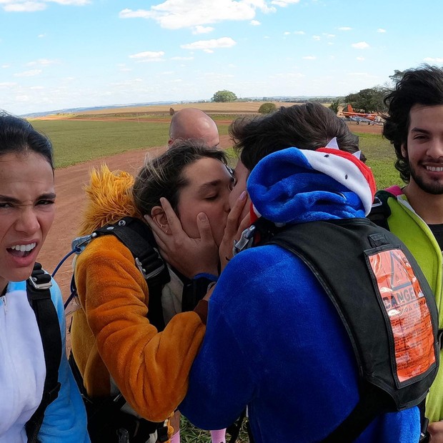 Sasha Meneghel e João Figueiredo se beijam entre Bruna Marquezine e Xolo Maridueña  (Foto: Reprodução/Instagram)