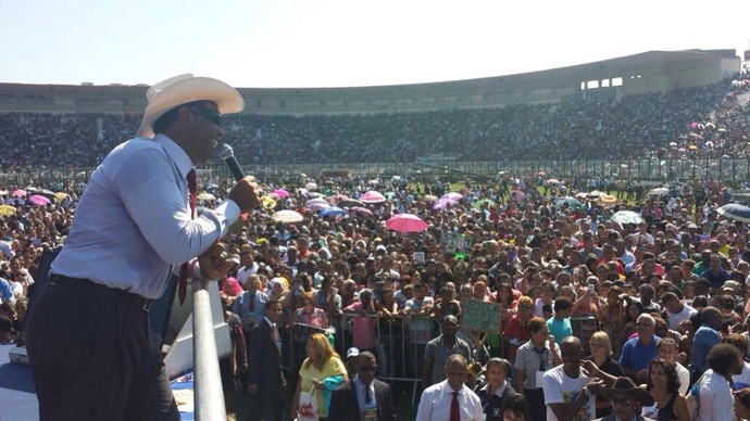 Culto evangélico lota São Januário na manhã deste sábado (Foto: Divulgação IMPD - Edu Pinto)