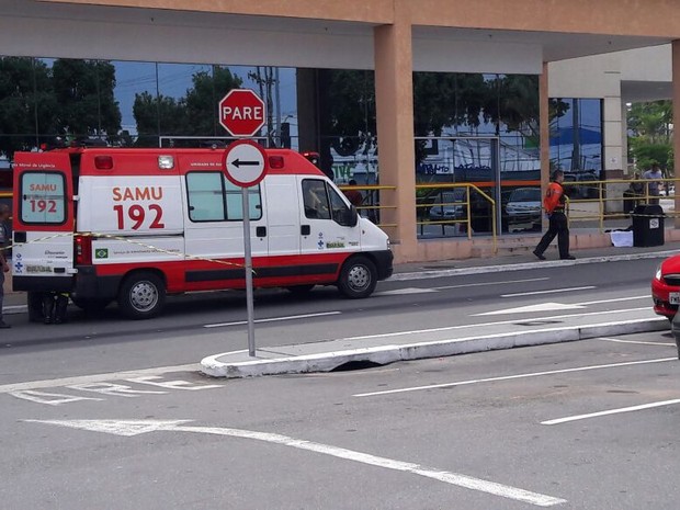 G1 Segurança é baleado durante assalto em shopping na zona sul de São