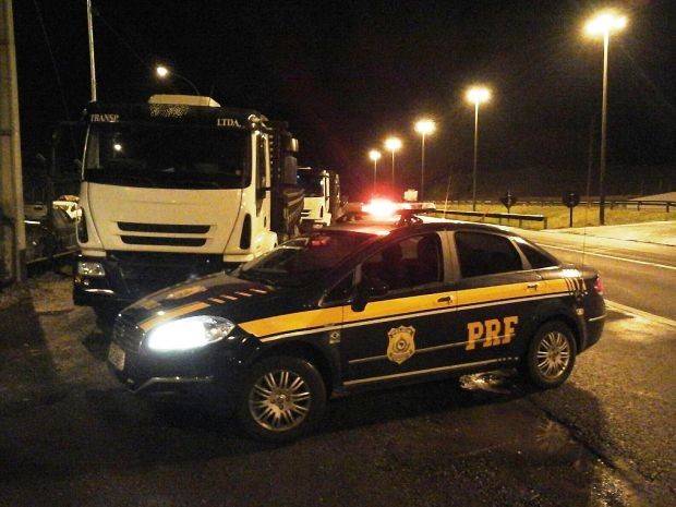 PRF deteve caminhões acusados de centenas de infrações (Foto: Divulgação/Polícia Rodoviária Federal)