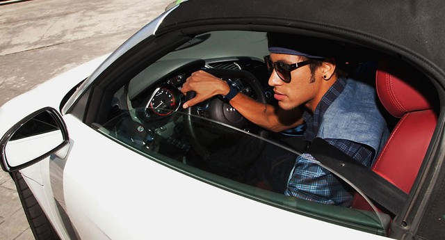 Audi R8 GT Spyder dirigido por Neymar (Foto: Divulgação) Audi R8 GT Spyder dirigido por Neymar (Foto: Divulgação)