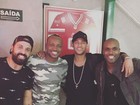 Neymar badala com Thiaguinho e Rafael Zulu em São Paulo