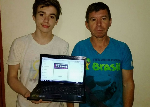 Lisandro, de 14 anos, programou um aplicativo para ajudar o pai, Leandro, a encontrar endere&ccedil;os de entregas  (Foto: Arquivo pessoal)