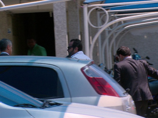 Bruno Mousinho evitou falar com a imprensa e entrou pelos fundos da sede da Polícia Federal (Foto: Divulgação / TV Globo)