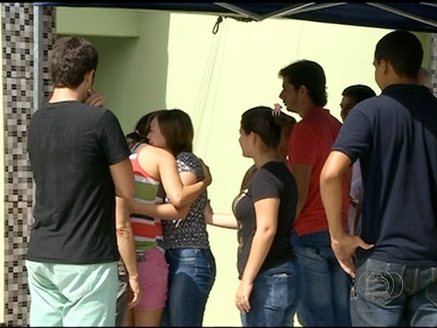 Velório foi realizado na casa onde bacharel em direito viva com a família  (Foto: Reprodução/TV Anhanguera)