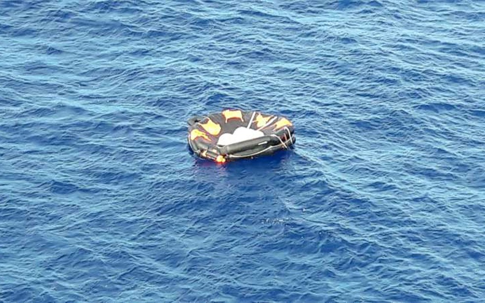 Botes salva-vidas encontrados vazios reduzem as esperanças de localização de novos sobreviventes de naufrágio (Foto: Marinha do Uruguai)