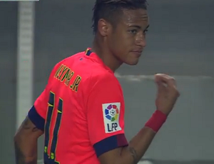 Neymar reclama do técnico Luis Enrique após ser substituído no Barcelona (Foto: Reprodução)