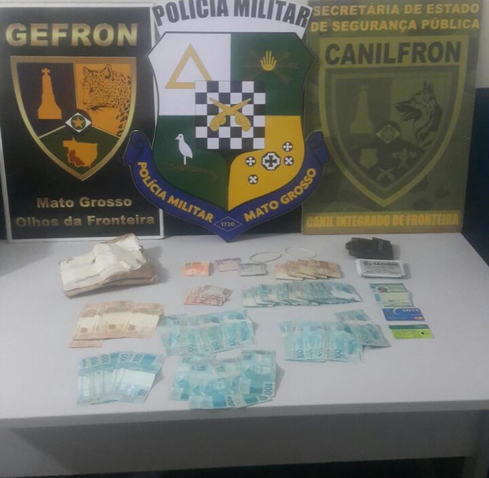 Motorista foi preso com R$ 22 mil escondidos dentro da calÃ§a (Foto: Gefron/MT)