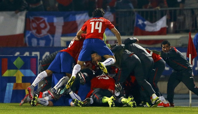 Chile x Uruguai - comemoração do gol (Foto: Reuters)