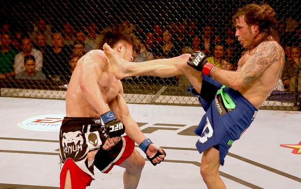 Clay Guida chute UFC luta Abu Dhabi (Foto: Getty Images)