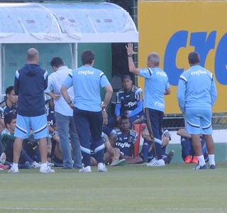 Arouca e Cleiton Xavier treinam no CT e devem voltar ao time na quarta