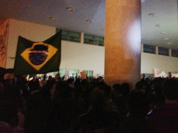 Manifestação (Foto: Thais Kaniak / G1) Manifestação (Foto: Thais Kaniak / G1)
