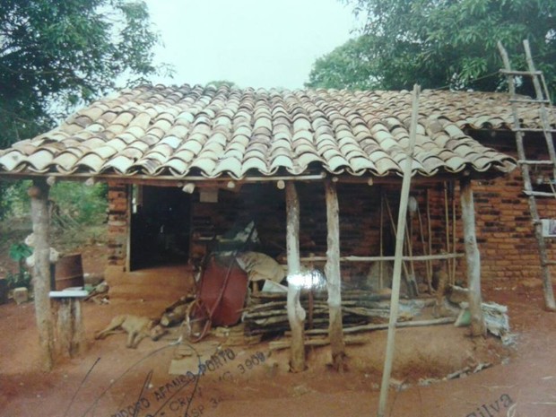 Crime foi nesta casa em uma zona rural de Luz (Foto: Ministério Público/Divulgação)