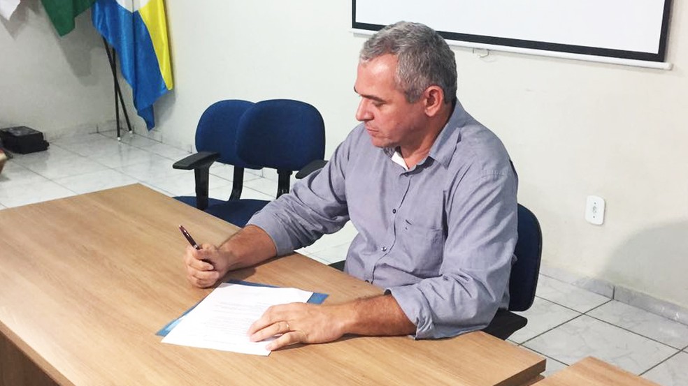 Prefeito Nélio Aguiar diz que a dívida com o INSS está emperrando a captação de recursos federais (Foto: Dominique Cavaleiro/G1)