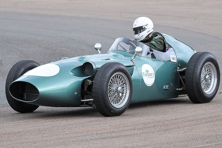 Modelo Aston Martin DBR4, utilizado nas temporadas de 1959 e 1960 da Fórmula 1 (Foto: Wikimedia Commons)